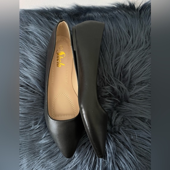 Pointed Toe Black Flats - Picture 3 of 4